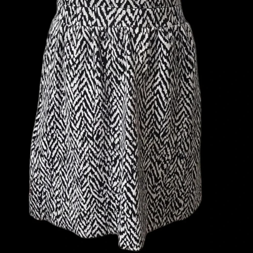 Hi-Line Dress - Picture 3 of 6